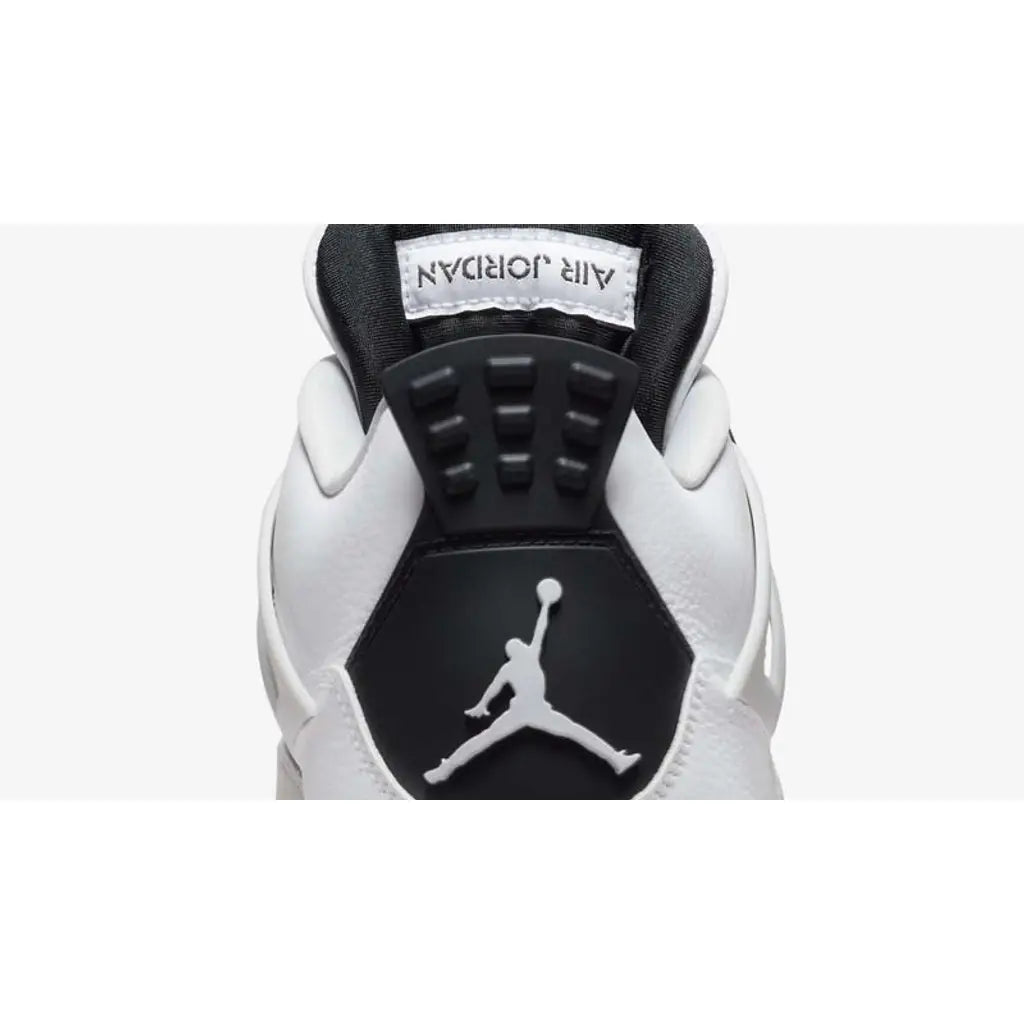 Air Jordan 4 Retro Military Black 2022